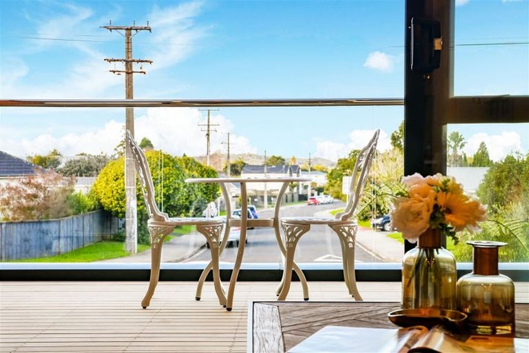 Photo of property in 2/644 Te Atatu Road, Te Atatu Peninsula, Auckland, 0610