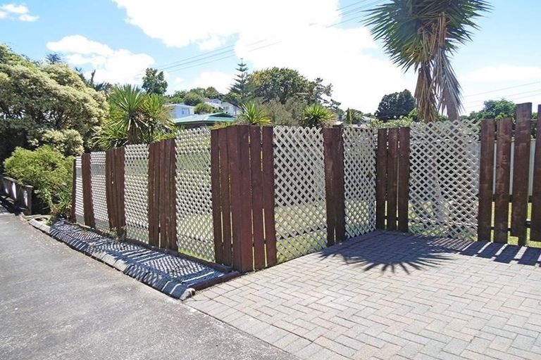 Photo of property in 2/708 Beach Road, Browns Bay, Auckland, 0630