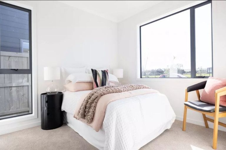 Photo of property in 18 Rauriki Lane, Rosehill, Papakura, 2113