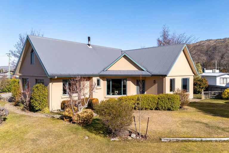 Photo of property in 24 Whitby Street, Clyde, 9330