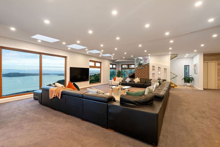 Photo of property in 35 Grumman Lane, Newlands, Wellington, 6037