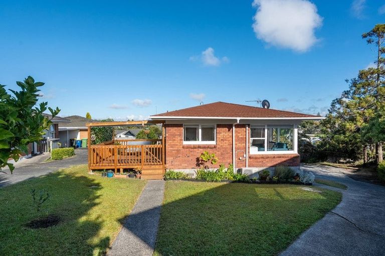 Photo of property in 28a Sunnynook Road, Sunnynook, Auckland, 0620