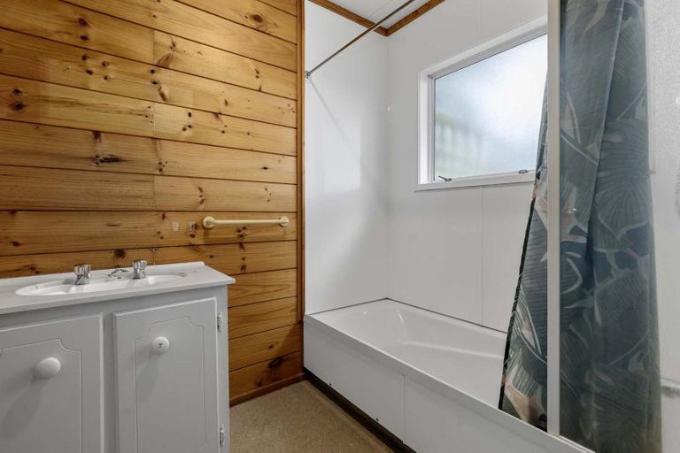 Photo of property in 12 Hillview Road, Waihi Beach, 3611