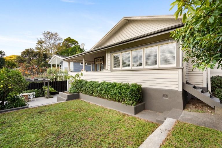 Photo of property in 45 Napier Terrace, Hospital Hill, Napier, 4110