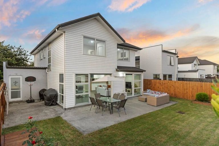 Photo of property in 28 Phar Lap Crescent, Takanini, 2112