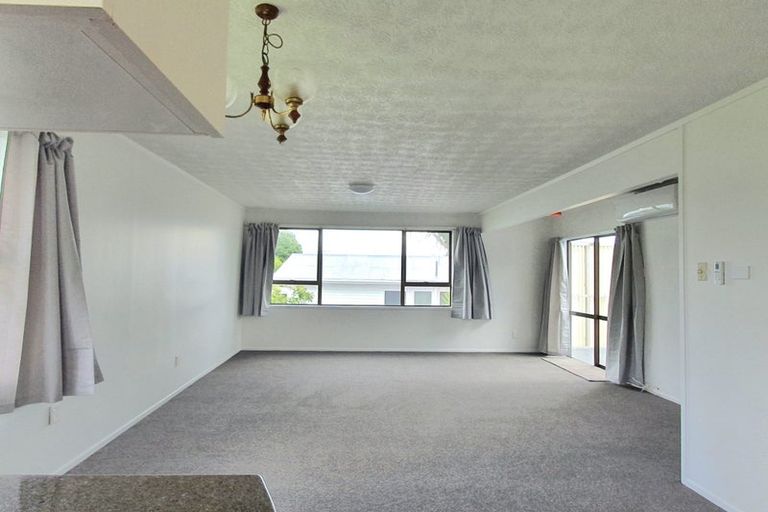 Photo of property in 19 Glen Norman Avenue, Henderson, Auckland, 0610