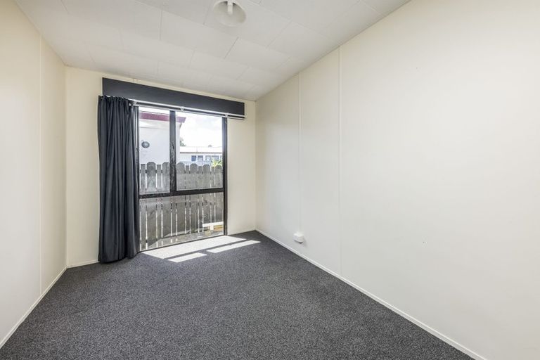 Photo of property in 2/16 Barneys Farm Road, Clendon Park, Auckland, 2103
