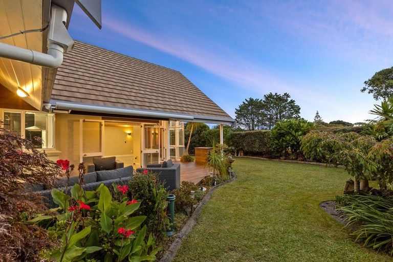 Photo of property in 5 Maygrove Drive, Orewa, 0931