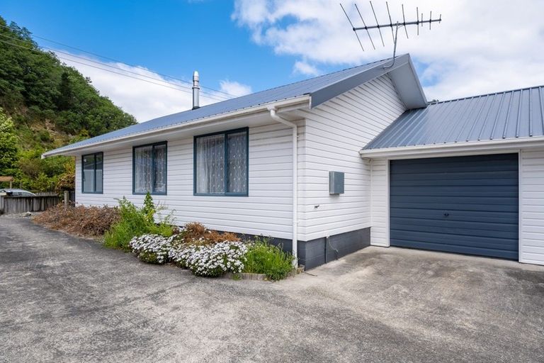 Photo of property in 3 Heather Place, Picton, 7220