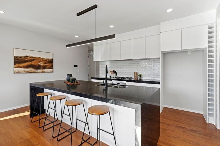 Photo of property in 11 Lewis Younie Road, Kumeu, 0810