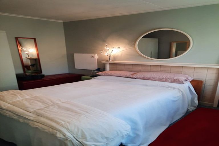 Photo of property in 1/40 East Coast Road, Milford, Auckland, 0620