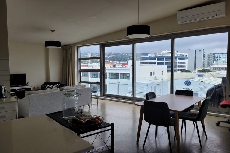 Photo of property in 1/25 Home Street, Mount Victoria, Wellington, 6011