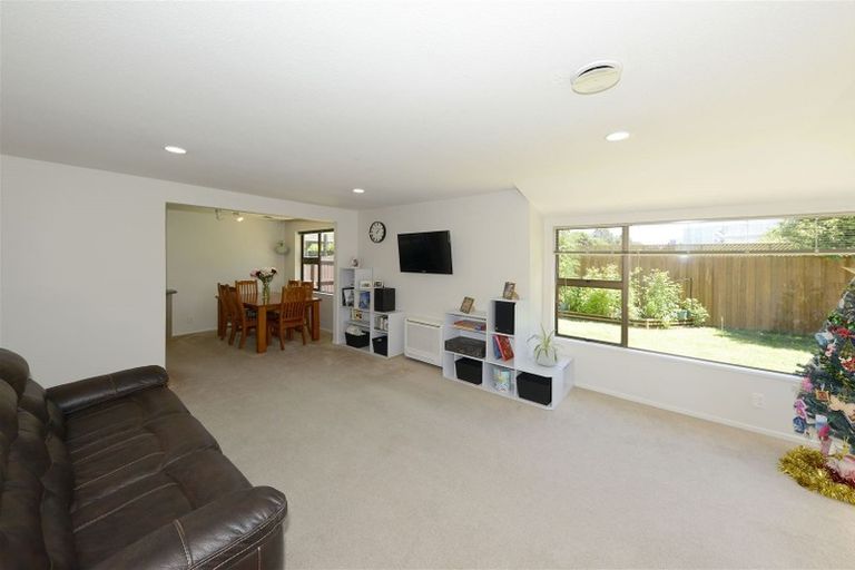 Photo of property in 2/125 Roydvale Avenue, Burnside, Christchurch, 8053