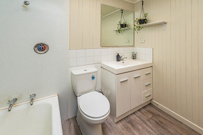 Photo of property in 2 Gonville Avenue, Gonville, Whanganui, 4501