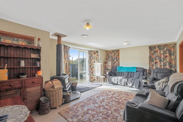 Photo of property in 25 Main North Road, Woodend, 7610