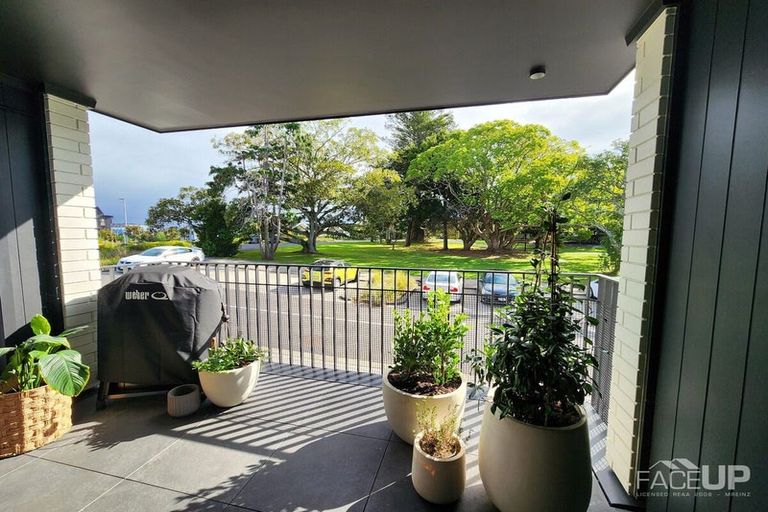 Photo of property in 2/194 Buckley Avenue, Hobsonville, Auckland, 0616