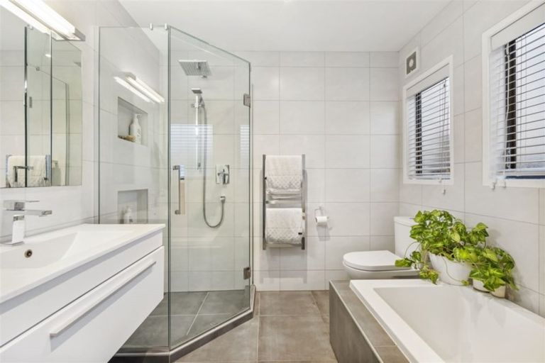 Photo of property in 2 Redwing Street, Browns Bay, Auckland, 0630