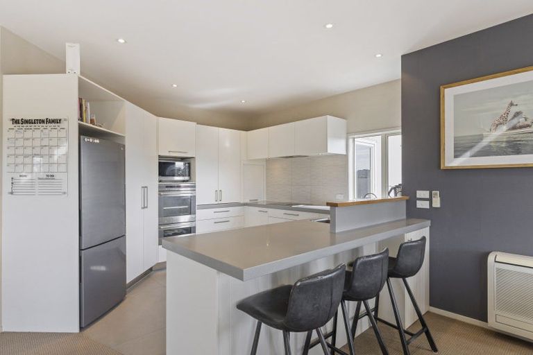 Photo of property in 10 Sampson Avenue, Waiwhakaiho, New Plymouth, 4312