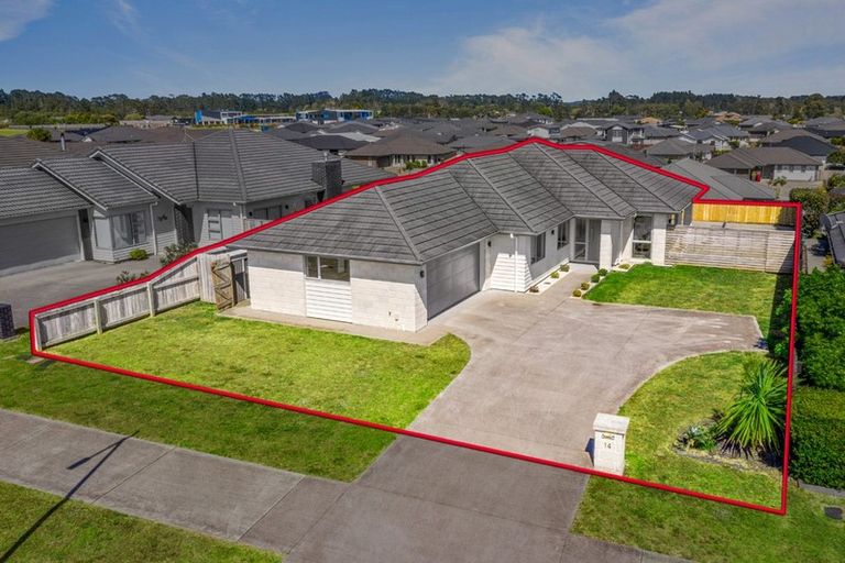 Photo of property in 14 Hooton Drive, Kumeu, 0810
