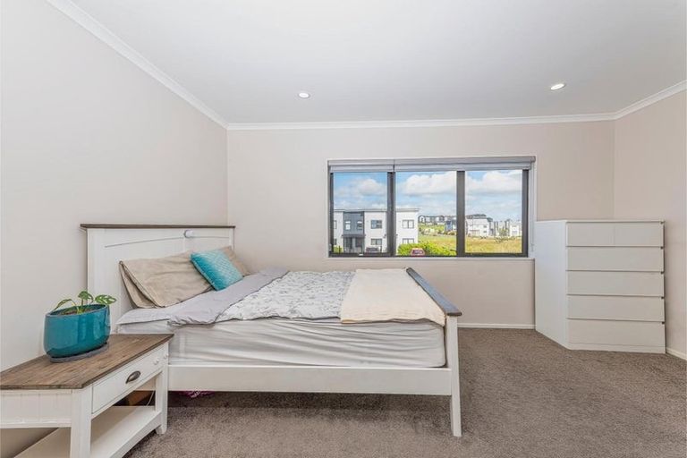 Photo of property in 4 Lumbarda Drive, Kumeu, 0810