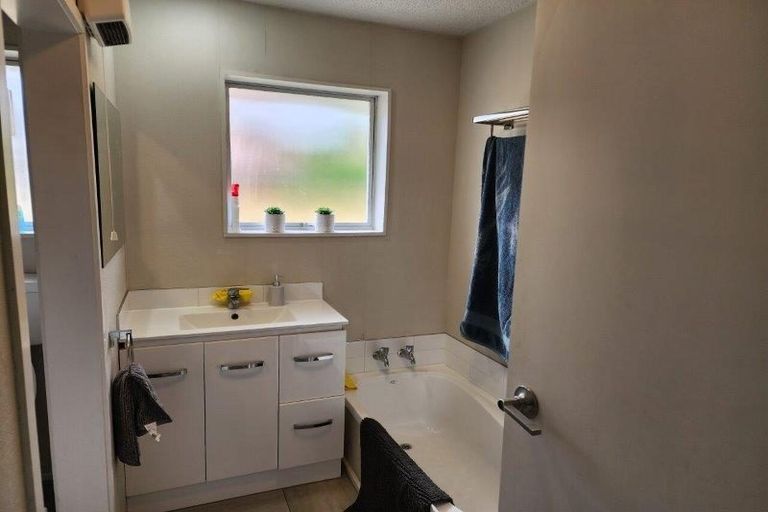 Photo of property in 1/11a Abbotts Place, Avonhead, Christchurch, 8042