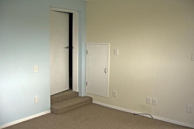 Photo of property in 21a Cotswold Crescent, Newlands, Wellington, 6037