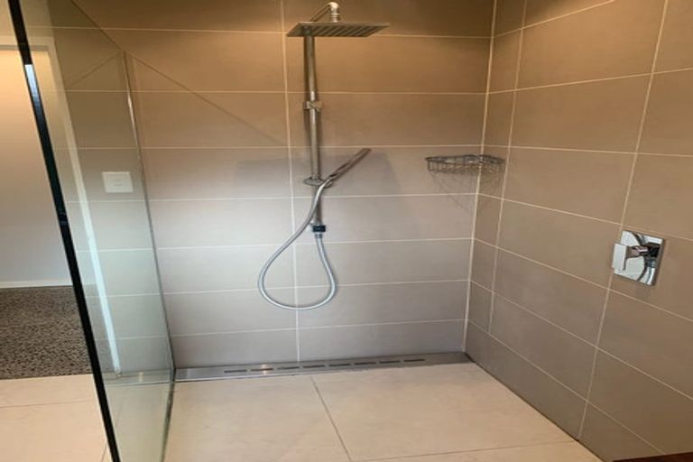 Photo of property in 34 Mappin Place, Chatswood, Auckland, 0626