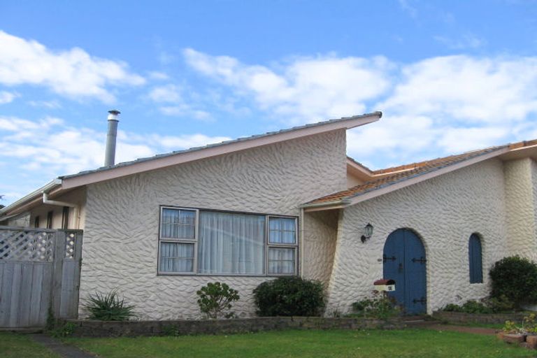 Photo of property in 10 Epping Grove, Karori, Wellington, 6012