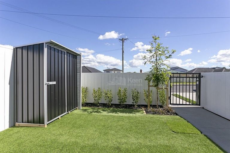 Photo of property in 1/21 Karamu Street, Te Atatu Peninsula, Auckland, 0610