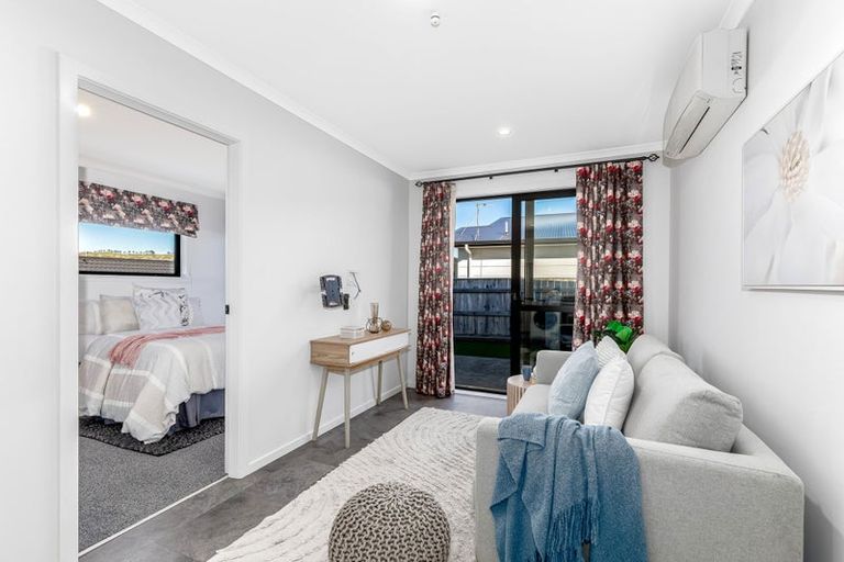 Photo of property in 2 Opaoa Way, Aotea, Porirua, 5024