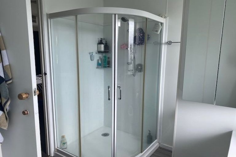 Photo of property in 1 Latham Stubbs Crescent, Waipawa, 4210