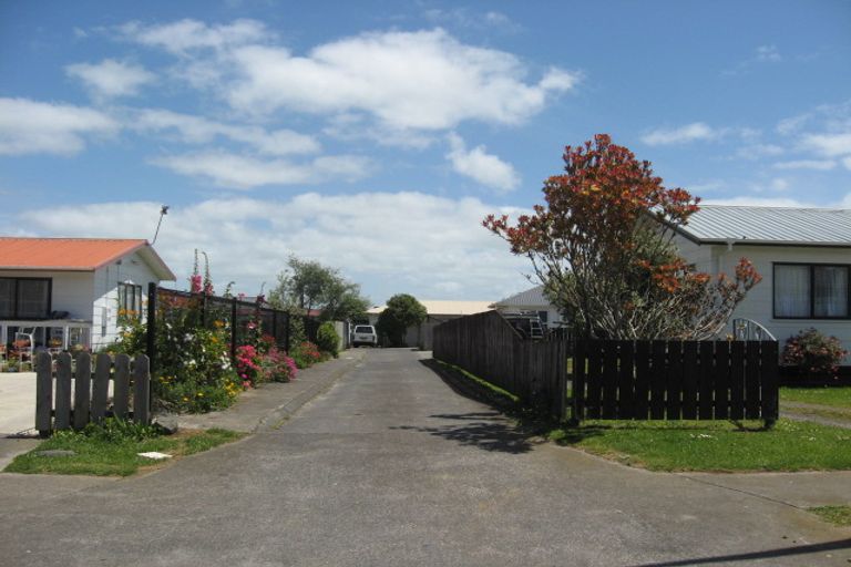 Photo of property in 39 Dungarvon Place, Clendon Park, Auckland, 2103