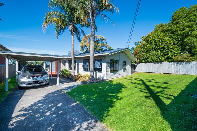 Photo of property in 21 Hepburn Road, Glendene, Auckland, 0602