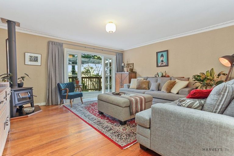 Photo of property in 4 Opou Road, Titirangi, Auckland, 0604