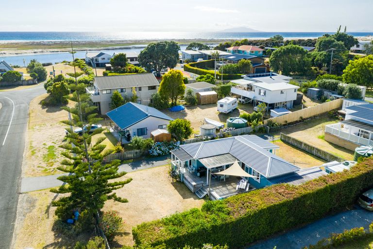 Photo of property in 28 Wood Street, Mangawhai Heads, Mangawhai, 0505