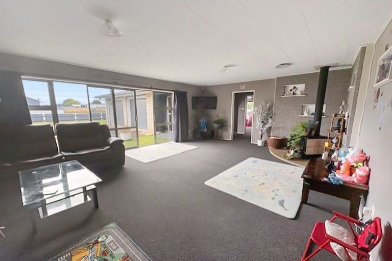 Photo of property in 43 Normanby Street, Woodville, 4920