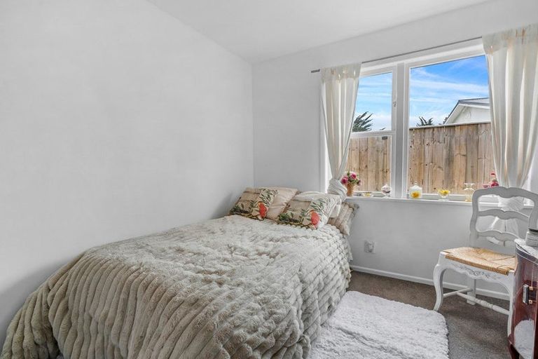 Photo of property in 76 Grays Road, Camborne, Porirua, 5026