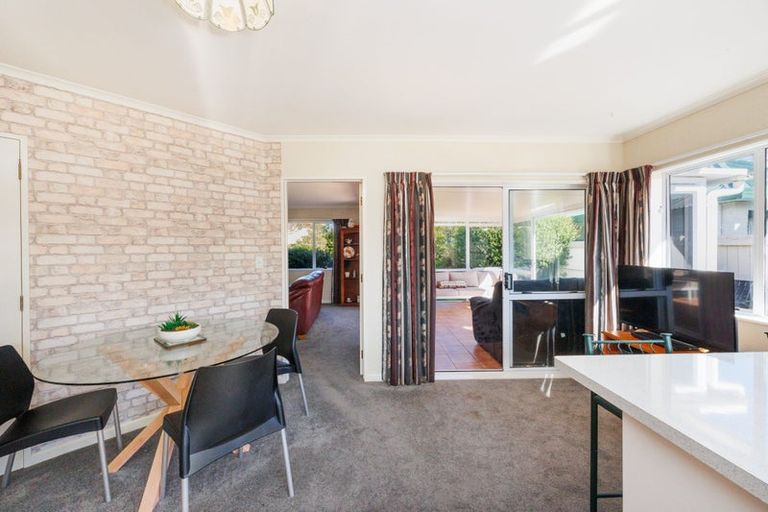 Photo of property in 8 Rosebank Avenue, Kelvin Grove, Palmerston North, 4414