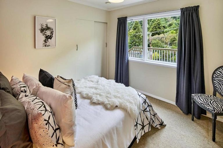 Photo of property in 24 Elmslie Road, Pinehaven, Upper Hutt, 5019