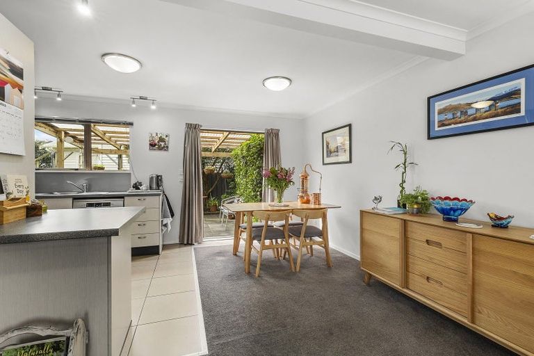 Photo of property in 2/4 Ellesmere Avenue, Miramar, Wellington, 6022