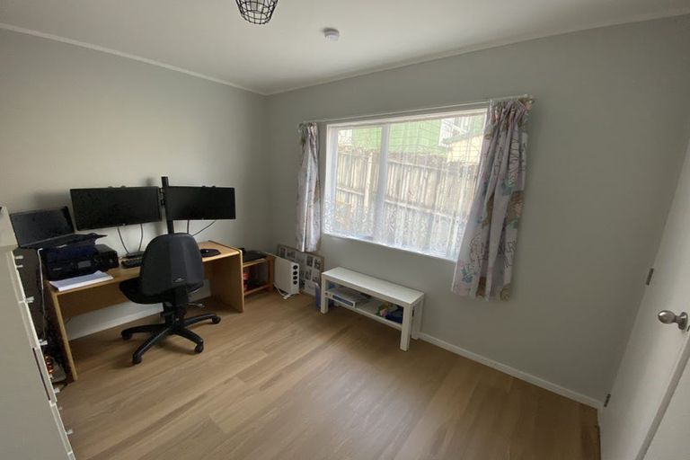 Photo of property in 2 Solea Road, Sunnyvale, Auckland, 0612