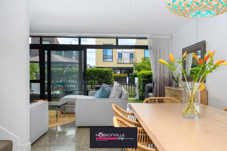 Photo of property in 21 Isitt Road, Hobsonville, Auckland, 0616