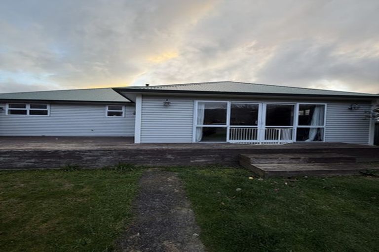 Photo of property in 64 Wellington Road, Wainuiomata, Lower Hutt, 5014