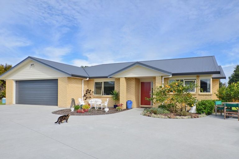 Photo of property in 6 Ishtar Place, One Tree Point, 0118