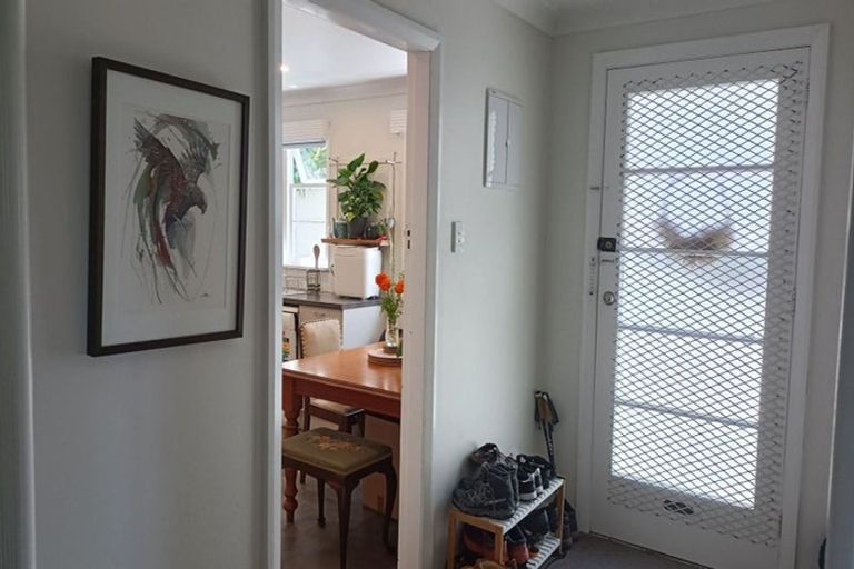 Photo of property in 9 Upper Lewisville Terrace, Thorndon, Wellington, 6011