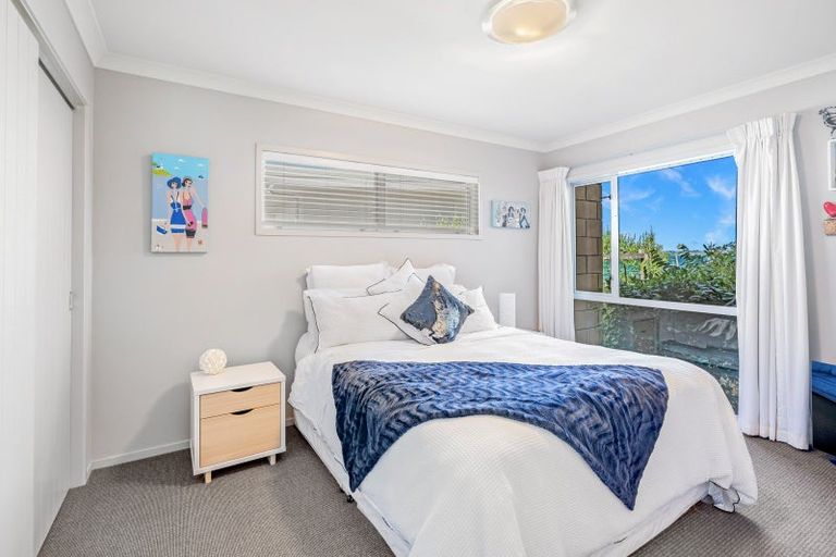 Photo of property in 36 Karoro Road, One Tree Point, 0118