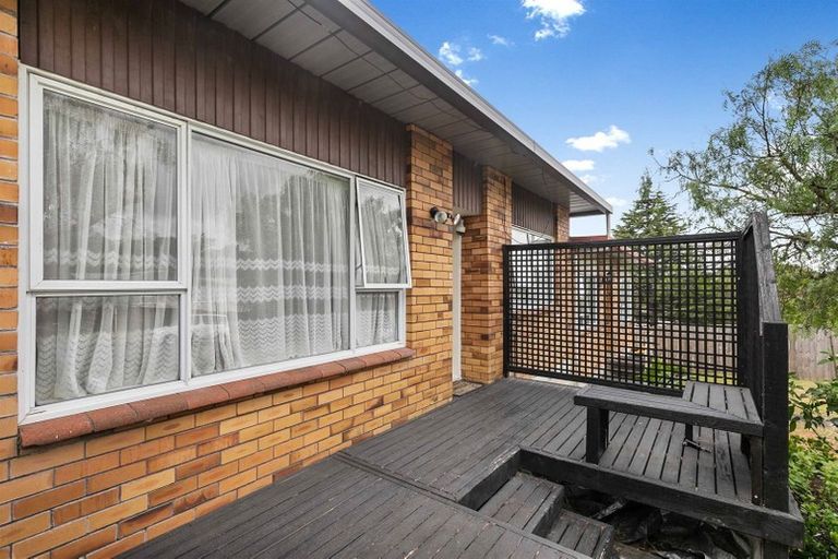Photo of property in 1/2 Halberg Street, Glenfield, Auckland, 0629