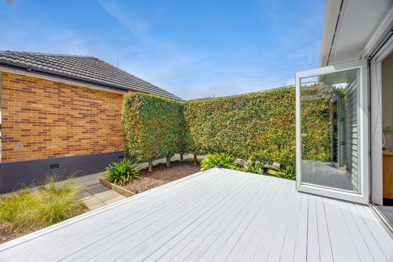 Photo of property in 65 Kiwi Esplanade, Mangere Bridge, Auckland, 2022