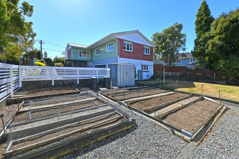 Photo of property in 33 Dowling Grove, Silverstream, Upper Hutt, 5019