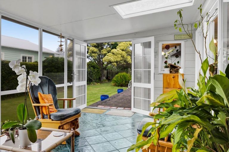 Photo of property in 16 Heaphy Road, Opunake, 4616